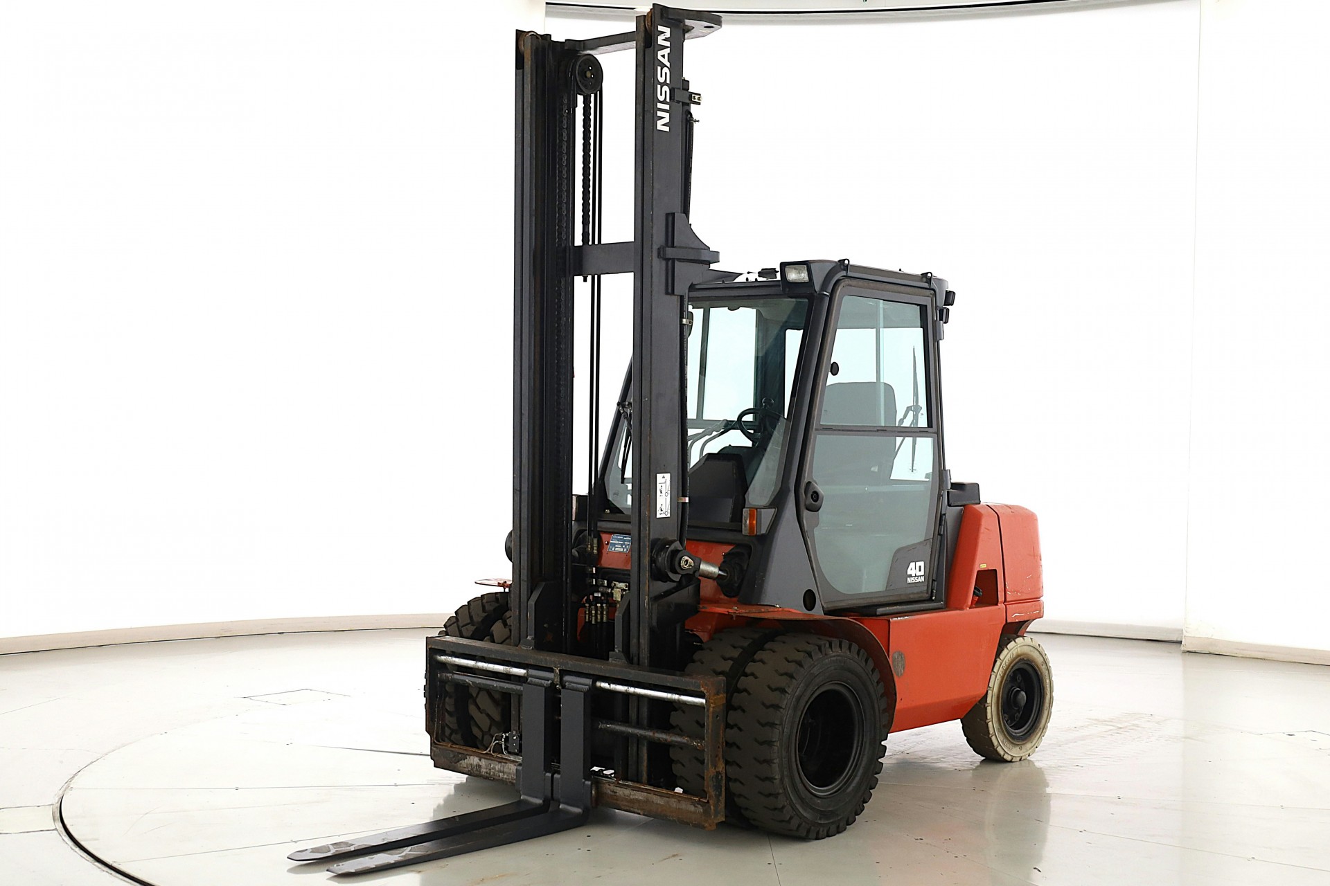 Wózek widłowy NISSAN F04D40Q2