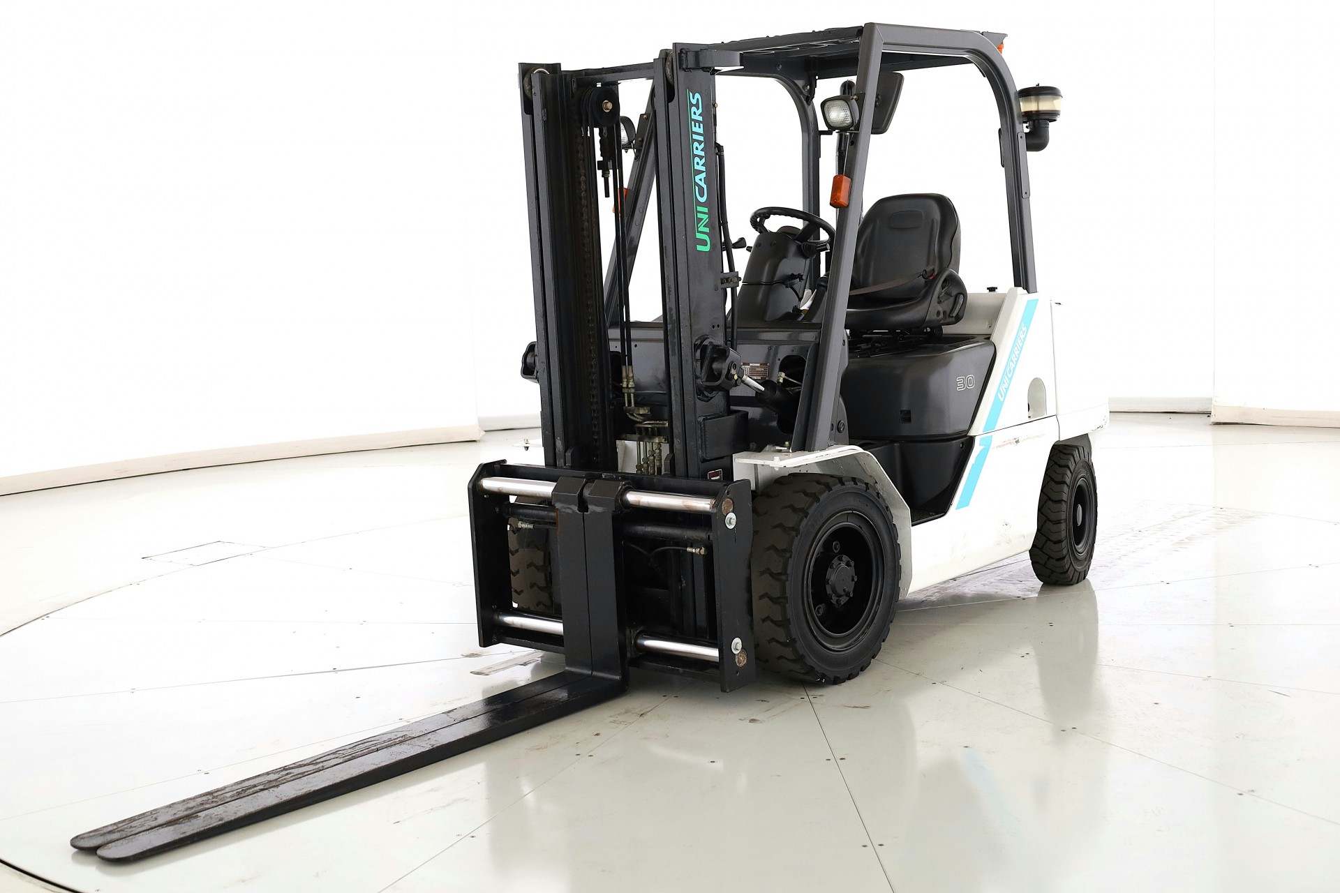 Wózek widłowy NISSAN UNICARRIERS FD30T5