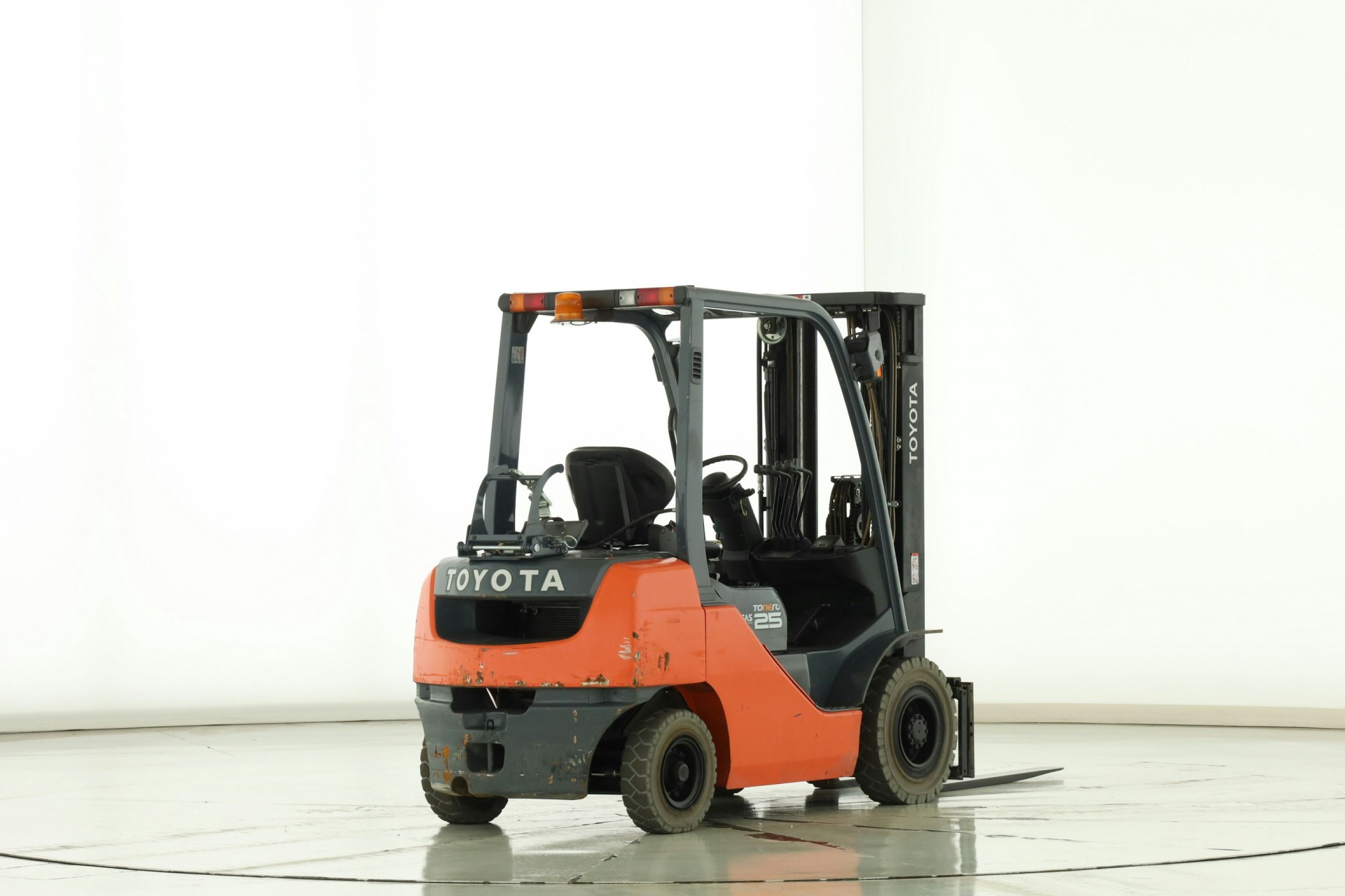 Wózek widłowy TOYOTA 8FGF25